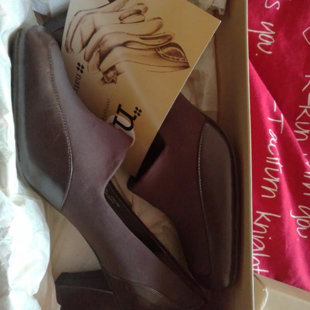 naturalizer  women shoe size 7 1/2M NWT